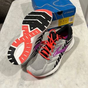 Brooks Launch 6 Women’s 9.5 wide running shoe